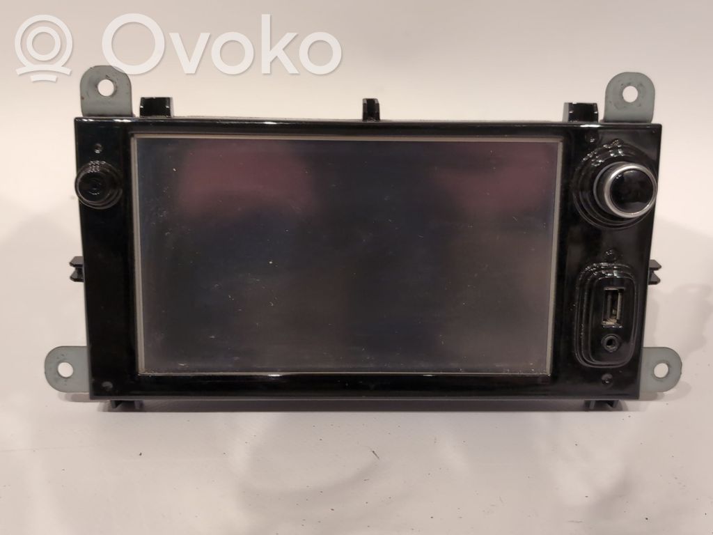 Renault Clio IV Panel / Radioodtwarzacz CD/DVD/GPS 