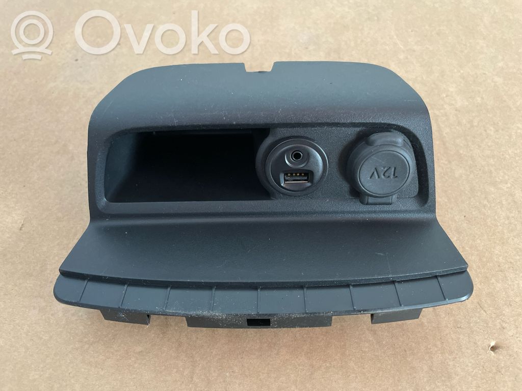 Peugeot 208 I Enchufe conector USB 