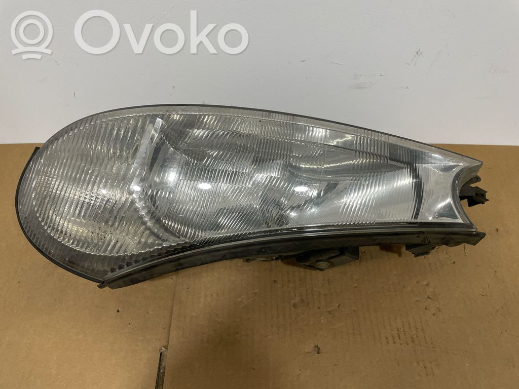 Ford Mondeo MK II Phare frontale 