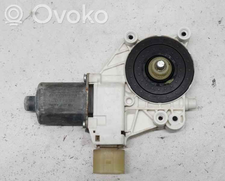 BMW 1 E81 E87 Front door window regulator motor 