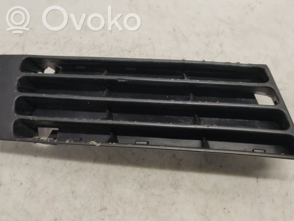 Audi A4 S4 B5 8D Etupuskurin alempi jäähdytinsäleikkö 