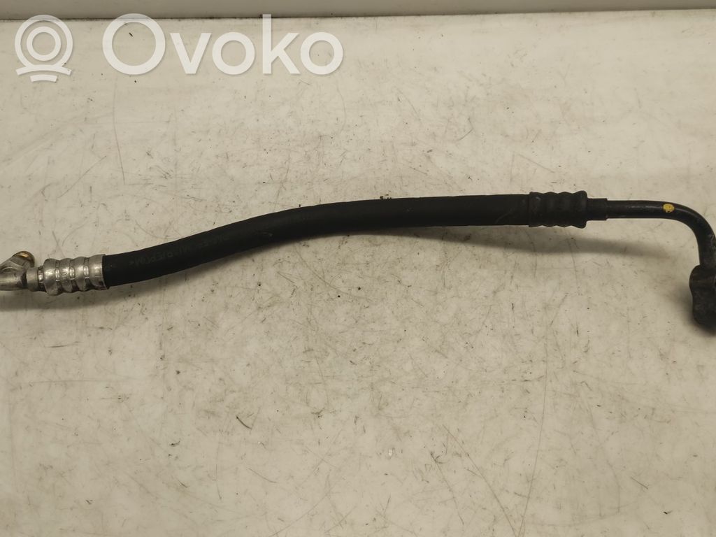 BMW 3 E46 Ilmastointilaitteen putki (A/C) 