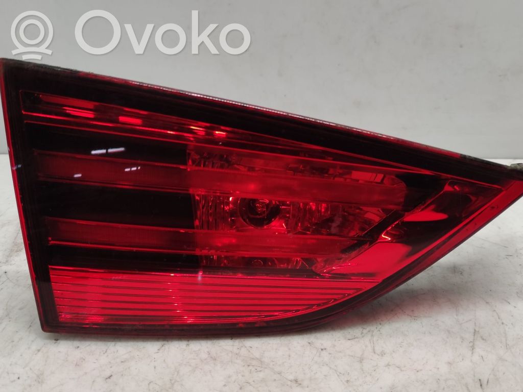 BMW X1 E84 Aizmugurējais lukturis pārsegā 