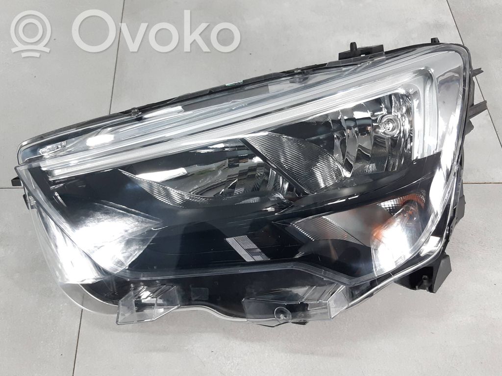 Opel Combo E Priekinis žibintas 