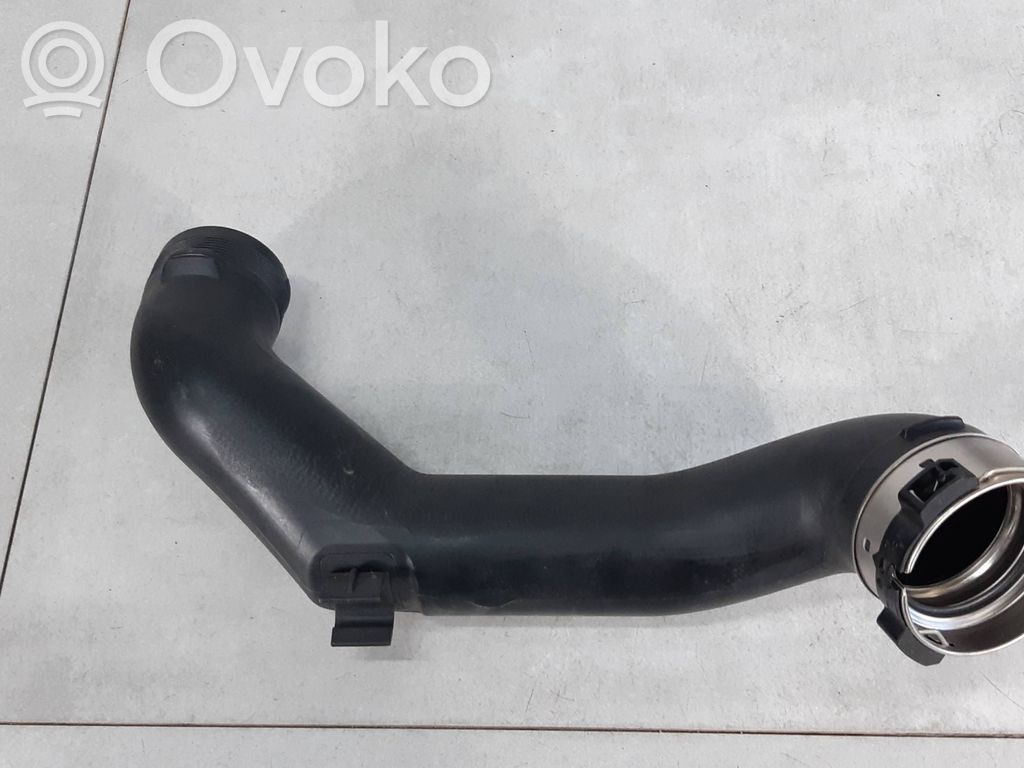 BMW 5 F10 F11 Wąż / Rura intercoolera 