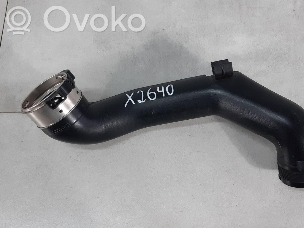 BMW 5 F10 F11 Wąż / Rura intercoolera 