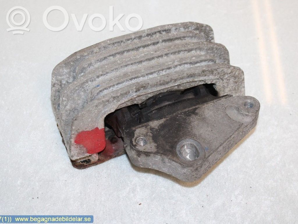 Engine mounting bracket   3C117M124AD,3C117M124AD,1494926