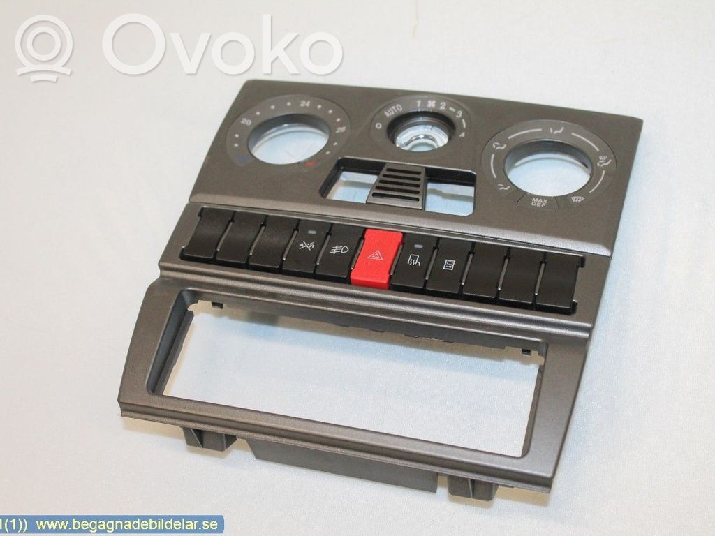 Iveco Daily 4th gen Radio/GPS head unit trim 
