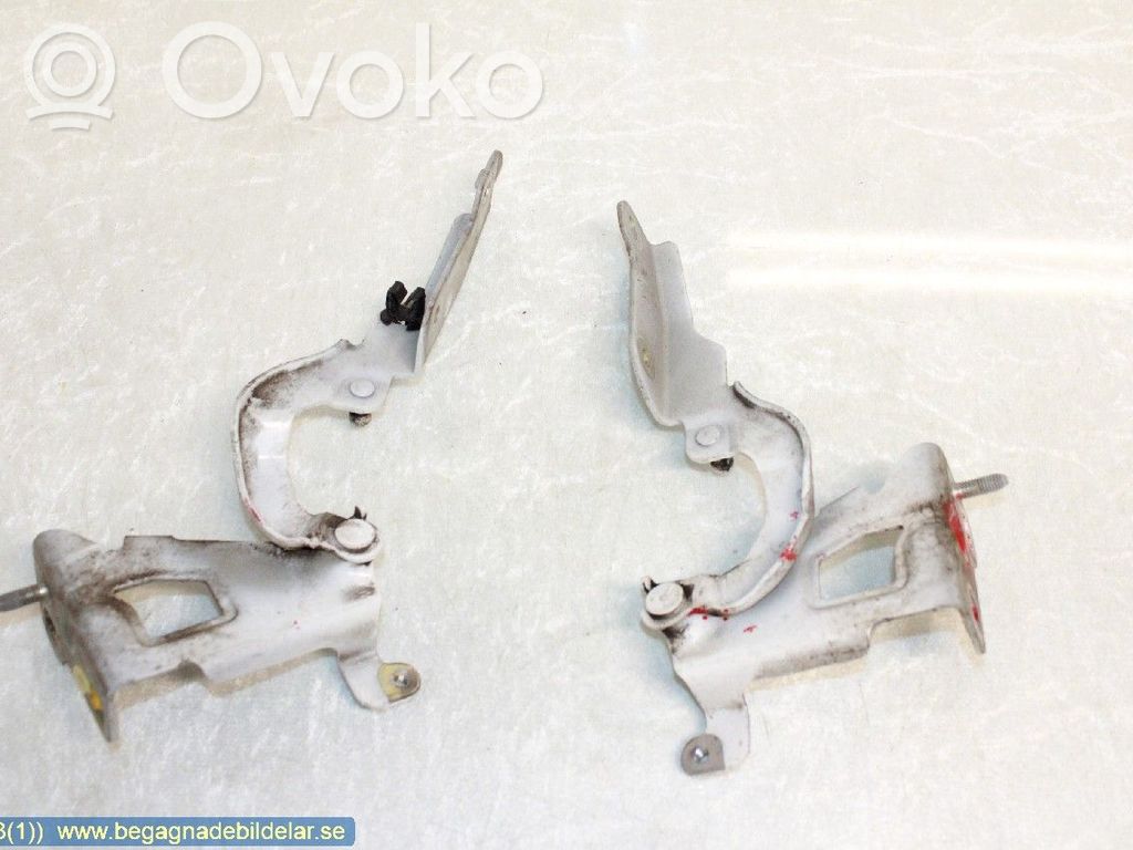Opel Vivaro Konepellin saranat 
