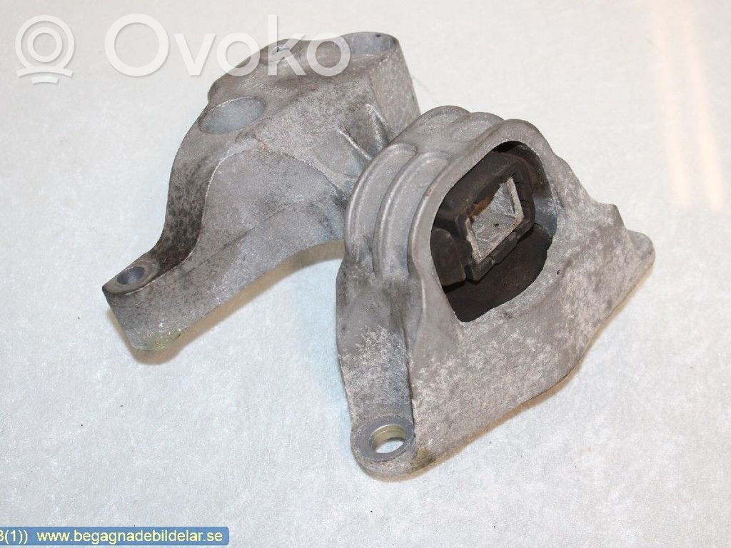 Dacia Logan Pick-Up Engine mounting bracket 