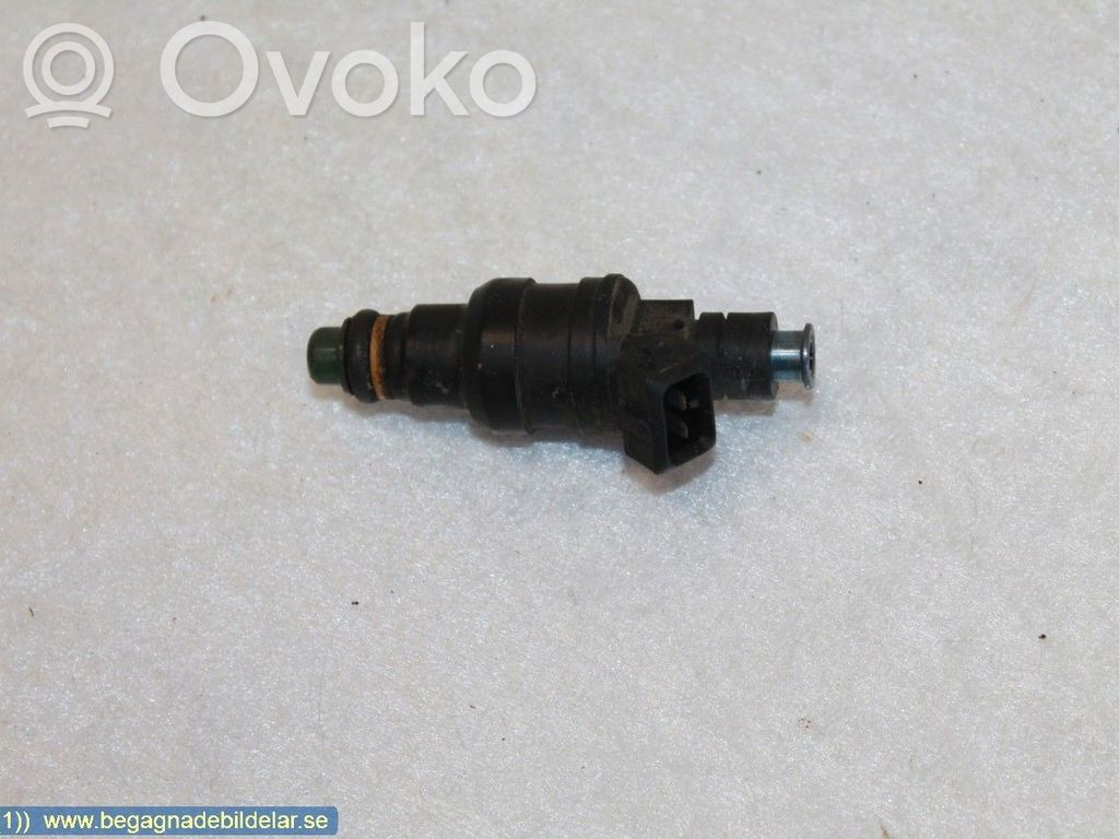 Volkswagen PASSAT B5 Inyector de combustible 