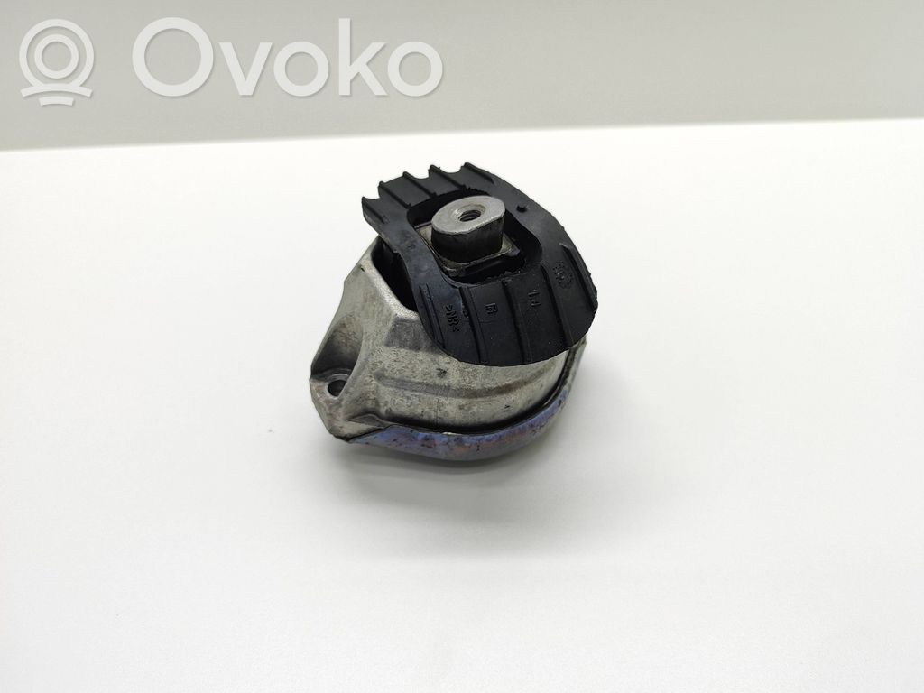 Engine mount bracket   6775487,677548701
