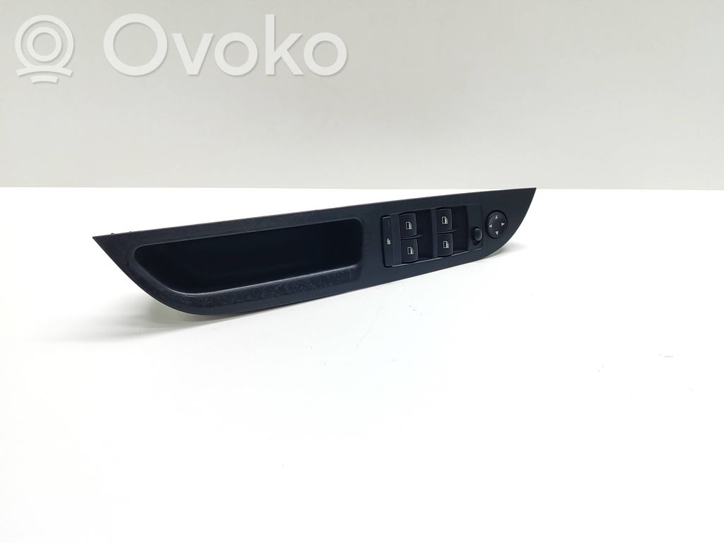Electric window control switch   9122110,912211001