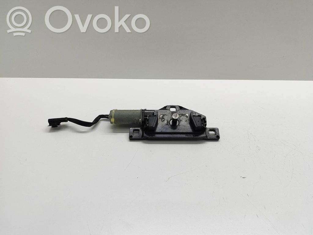 BMW 5 E60 E61 Aizmugurējā pārsega slēdzene 