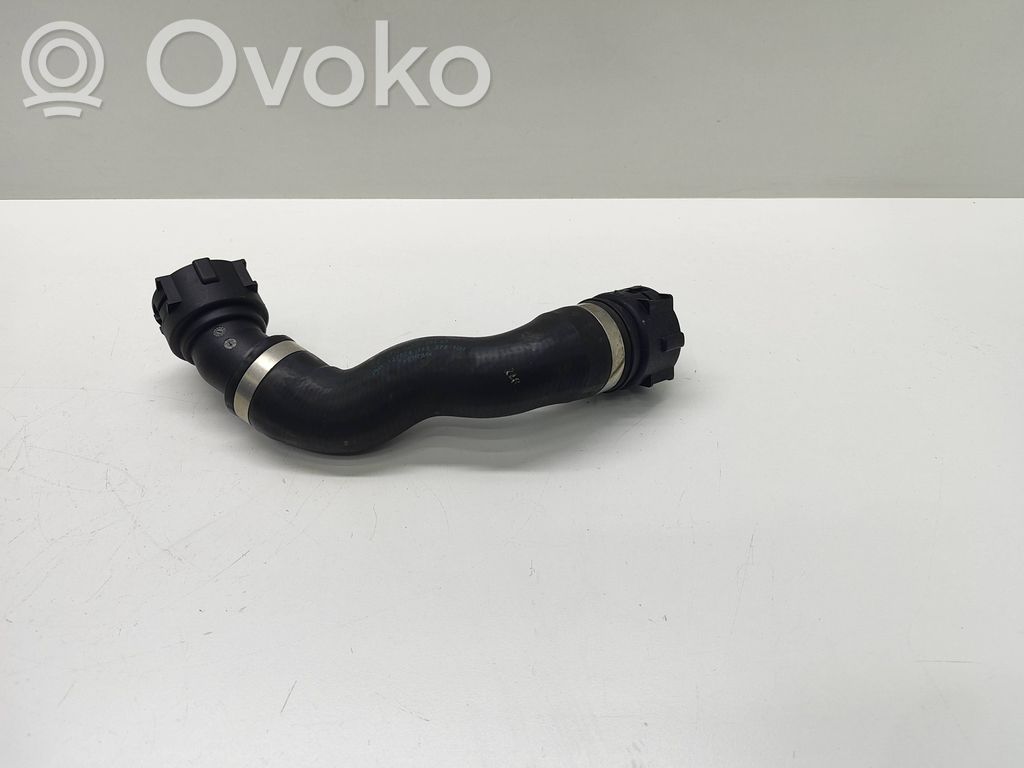 BMW 5 F10 F11 Moottorin vesijäähdytyksen putki/letku 