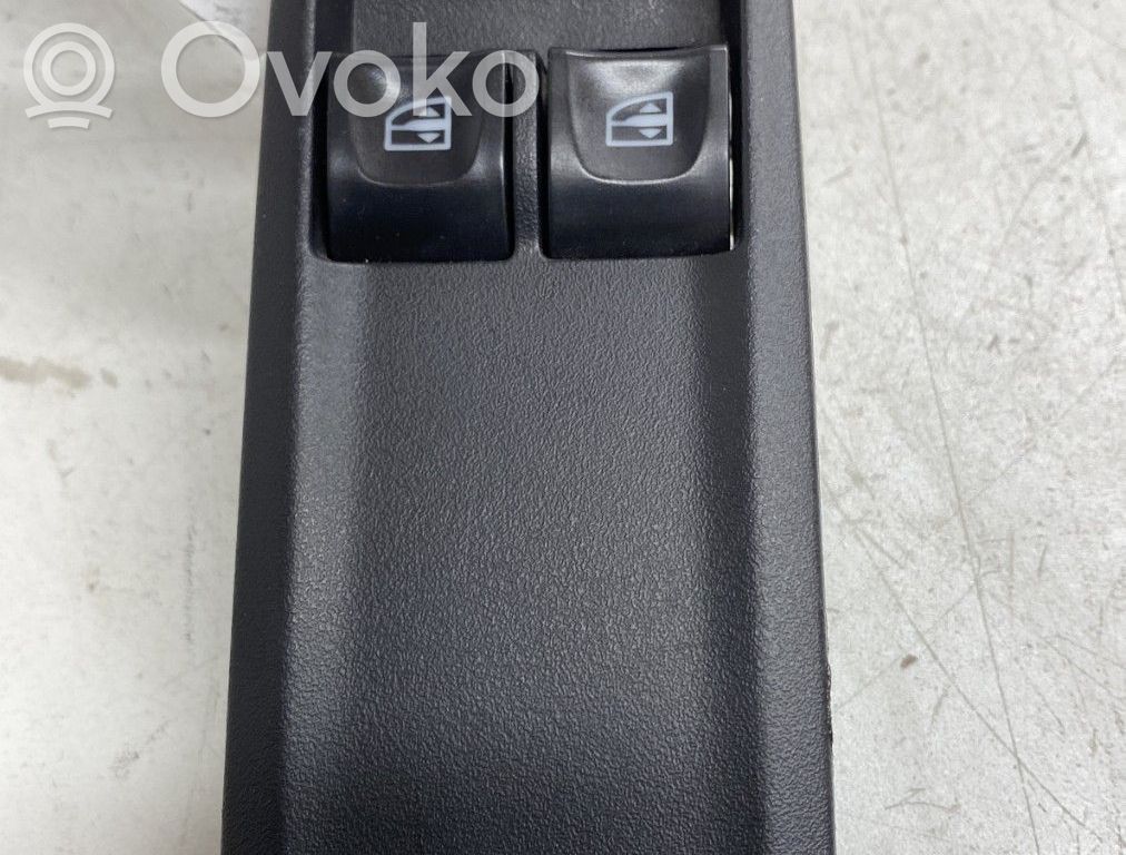 Dacia Duster Electric window control switch 