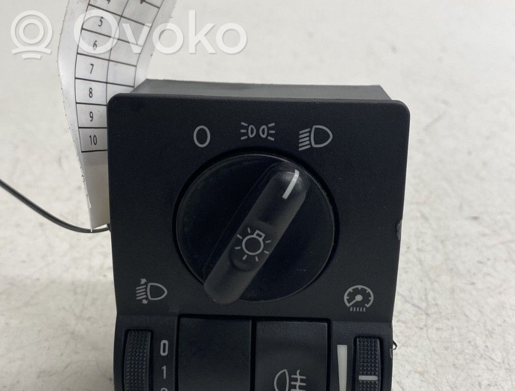 Light switch   9138124