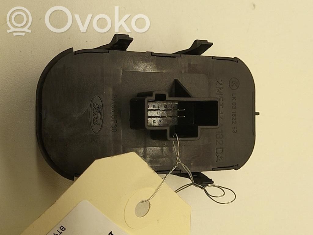 Electric window control switch   1333262