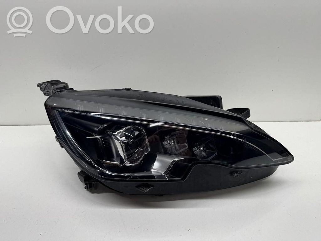 Peugeot 308 Lampa przednia 