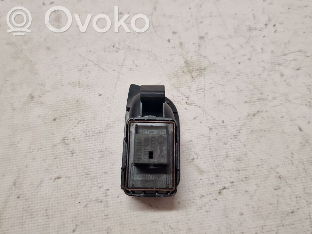 Audi A5 8T 8F Tailgate opening switch 