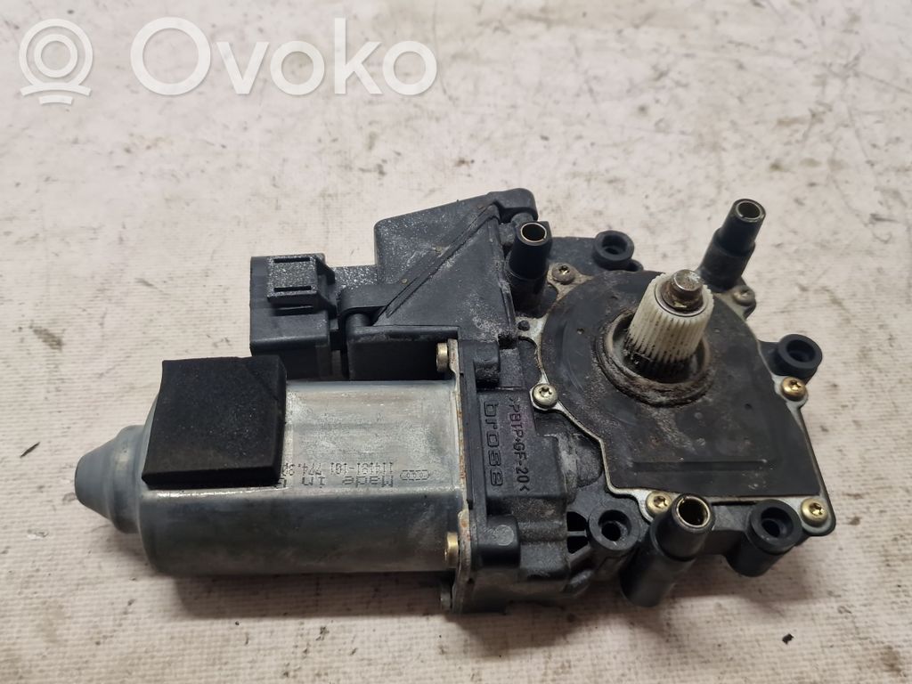 Audi A8 S8 D2 4D Takaoven ikkunan nostomoottori 