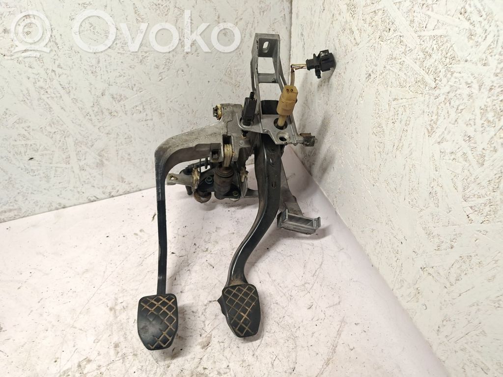 Audi A4 S4 B5 8D Pedal assembly 