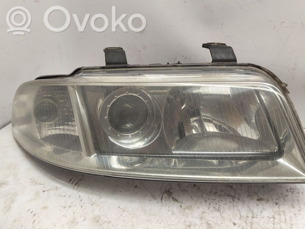 Audi A4 S4 B5 8D Phare frontale 