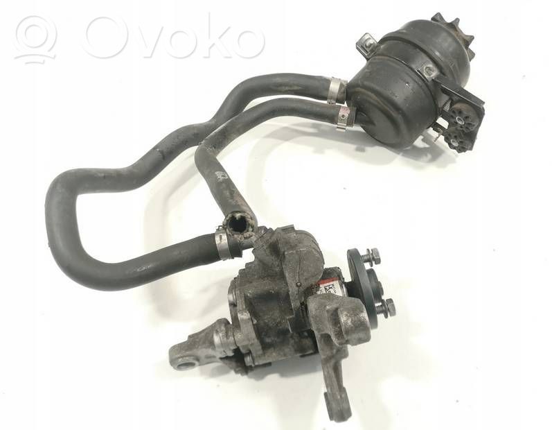 BMW 1 E82 E88 Power steering pump 