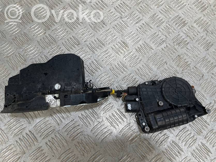 BMW X6 E71 Priekšpusē slēdzene 
