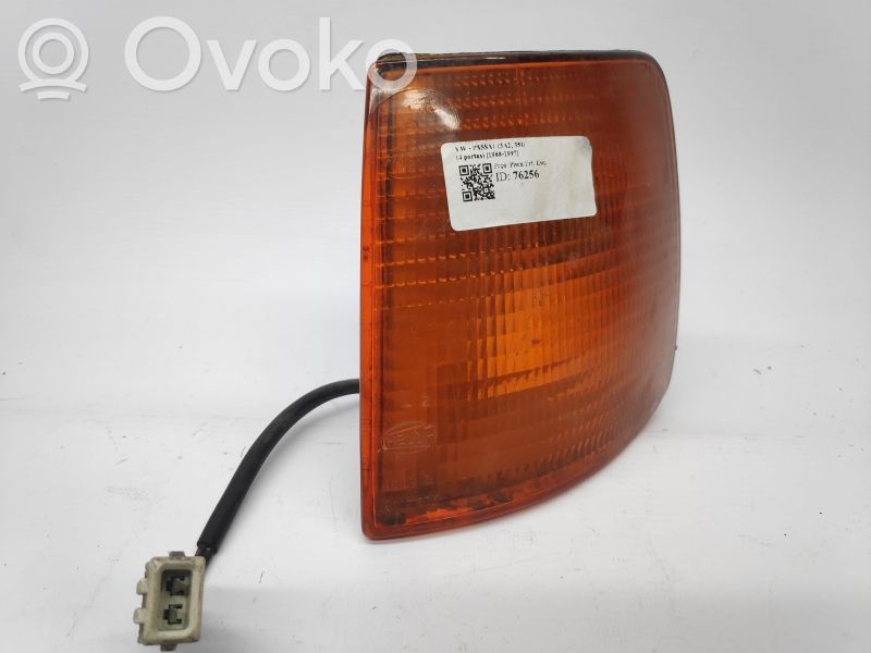 Volkswagen PASSAT B4 Front bumper turn signal 