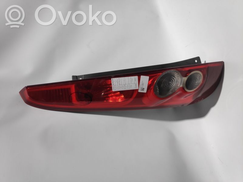 Ford Fiesta Aizmugurējais lukturis pārsegā 