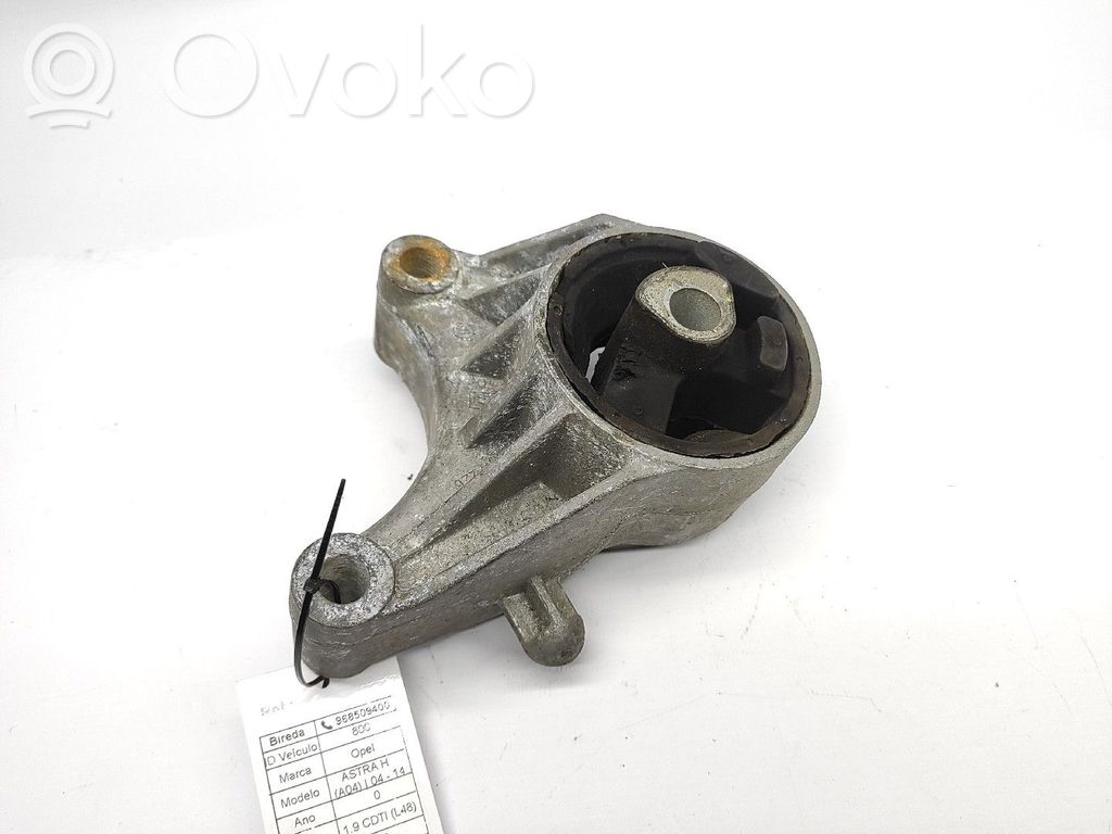 Opel Astra H Engine mount bracket 