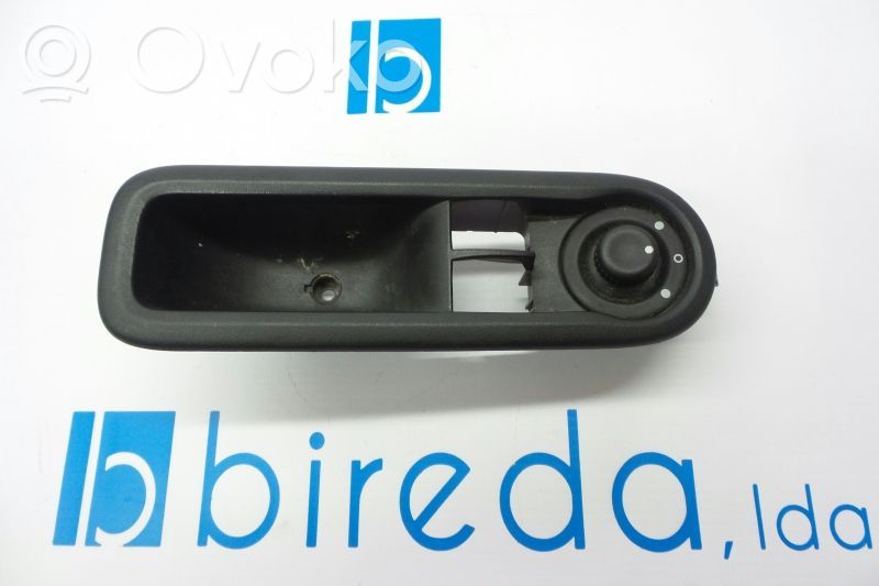 Wing mirror switch   8200002442A,LAGUNAII,MEGANEII,SCENICII,TRAFICII
