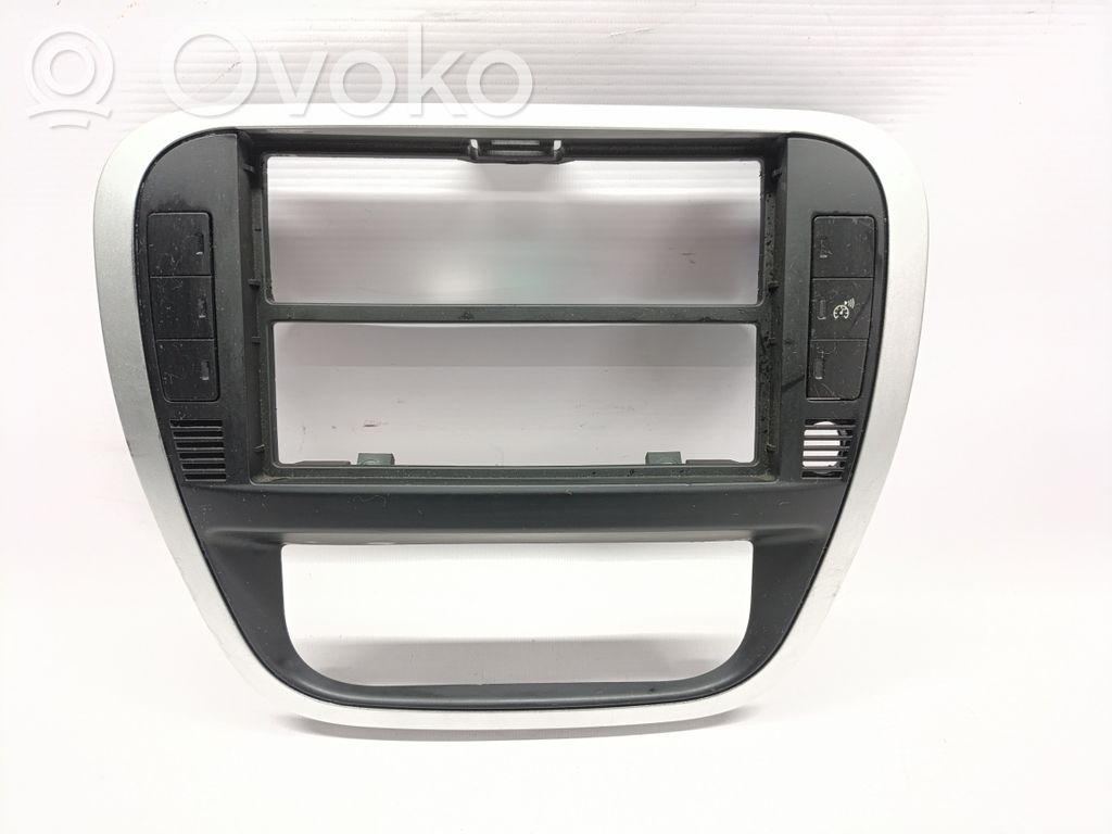 Citroen C2 Radio/GPS head unit trim 