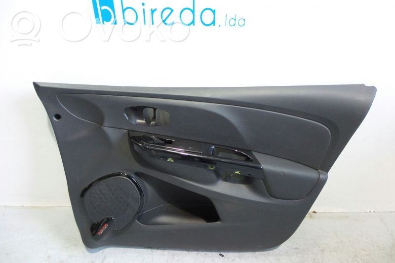 Renault Clio IV Boczki / Poszycie drzwi przednich 