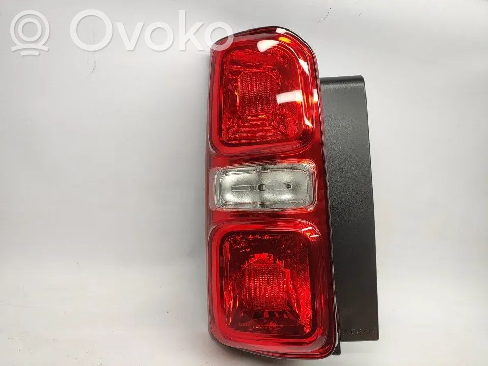 Aizmugurējais lukturis pārsegā   9808243180,DEPO
