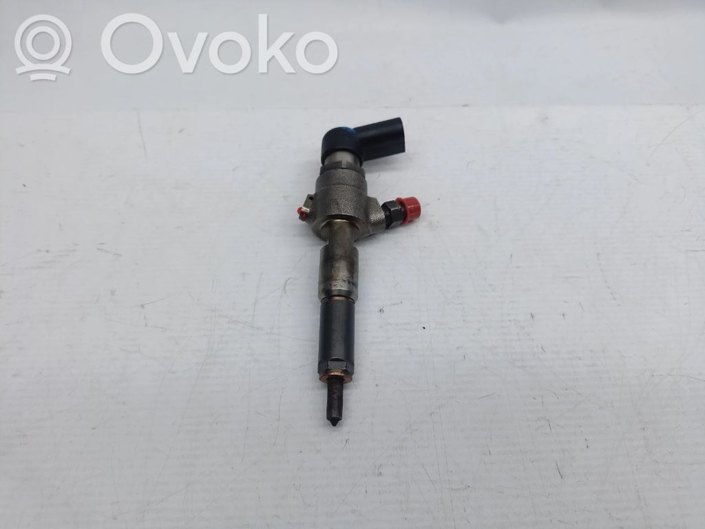 Fuel injector   5WS40148,5WS40007,9645988580,9649574480,9652763180,9652763280,9677247280