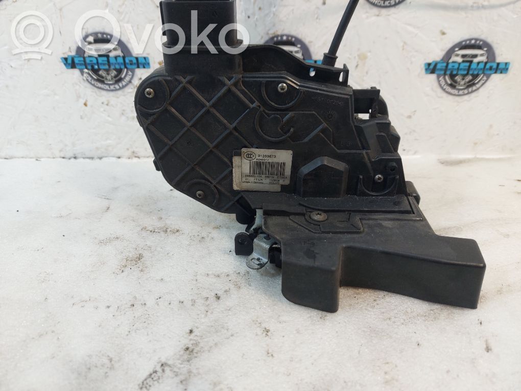Volvo V70 Priekšpusē slēdzene 