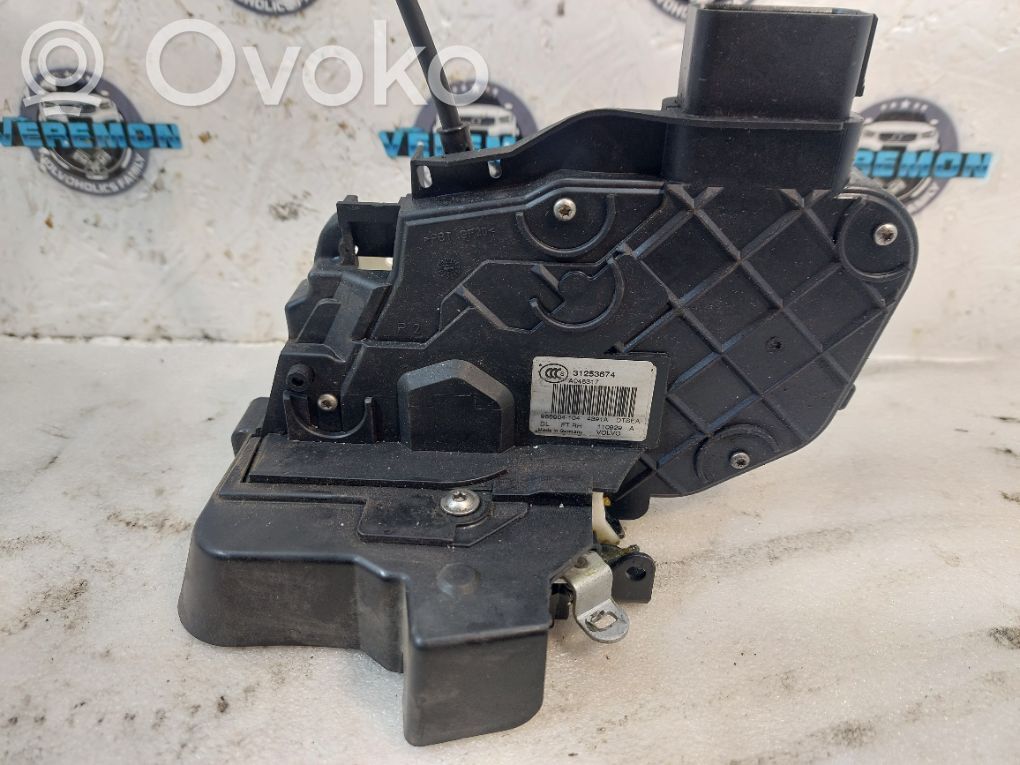 Volvo V70 Front door lock 