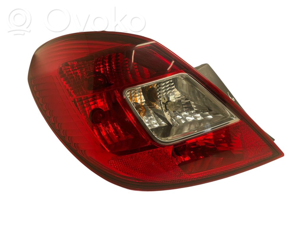 Opel Corsa E Aizmugurējais lukturis virsbūvē 