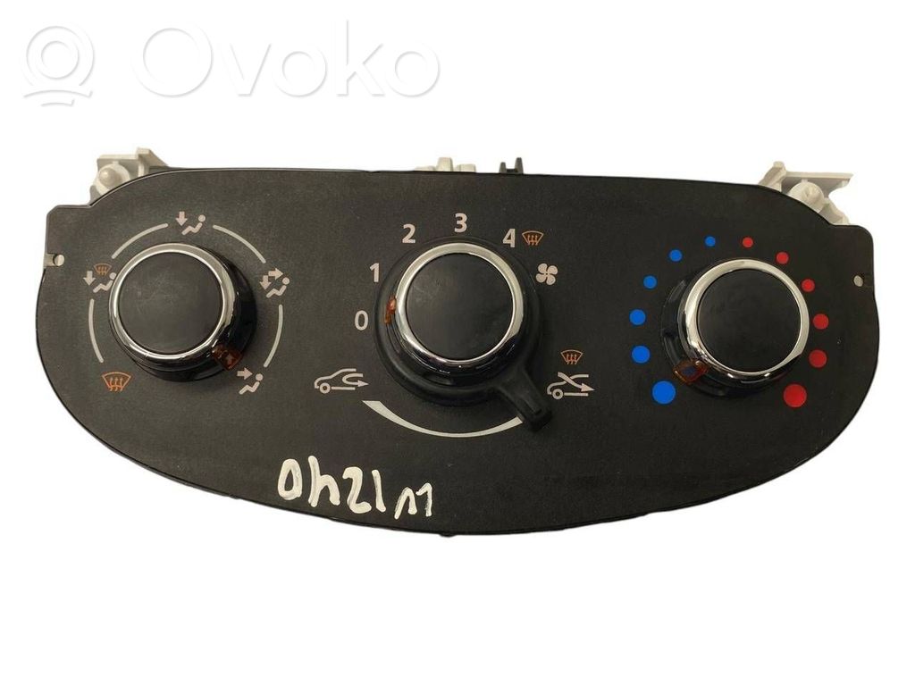 Dacia Duster Climate control unit 