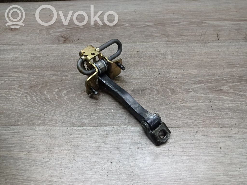 Volvo V70 Etuoven pidätin 