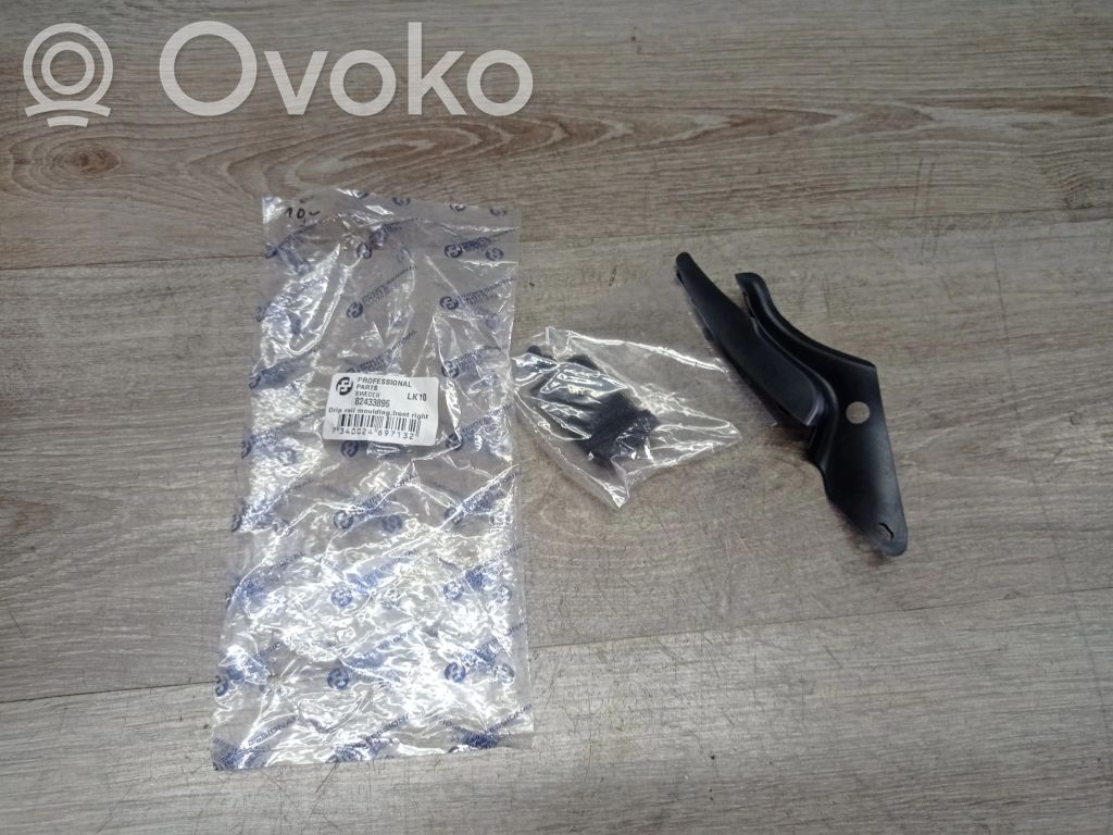 Volvo V70 Windshield trim 