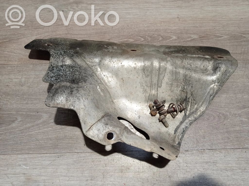 Volvo XC90 Protección térmica del escape 
