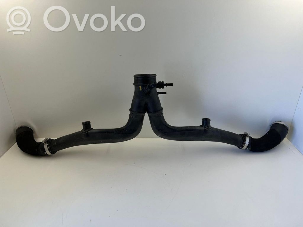 Intercooler pipe mounting bracket   9P1145673D