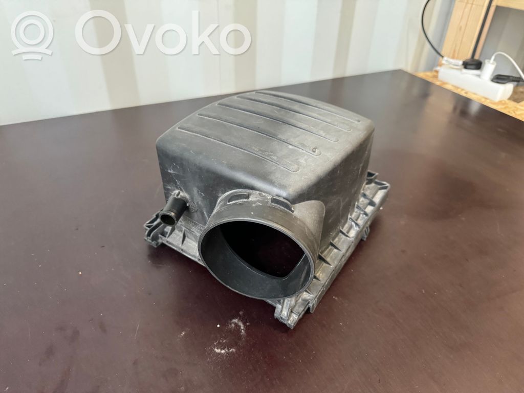 Dodge Durango Air filter box cover 