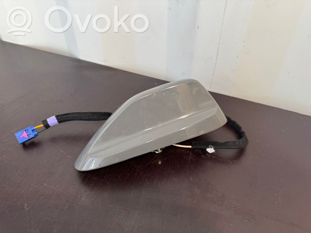GPS-pystyantenni   6ZP28PDNAA