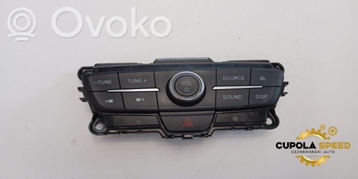 Console centrale, commande de multimédia l'unité principale   F1ET18K811
