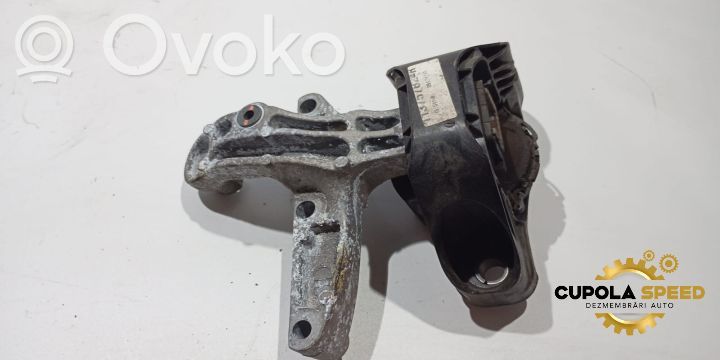 Engine mounting bracket   113757824R