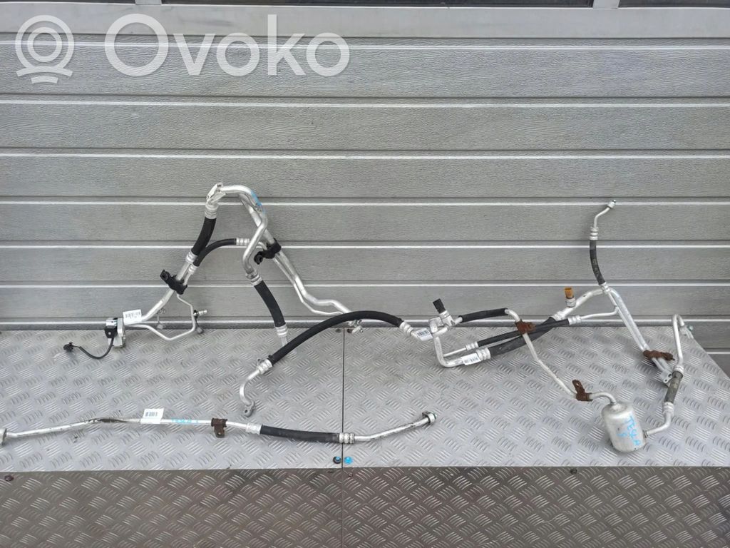 Tesla Model S Ilmastointilaitteen putki (A/C) 